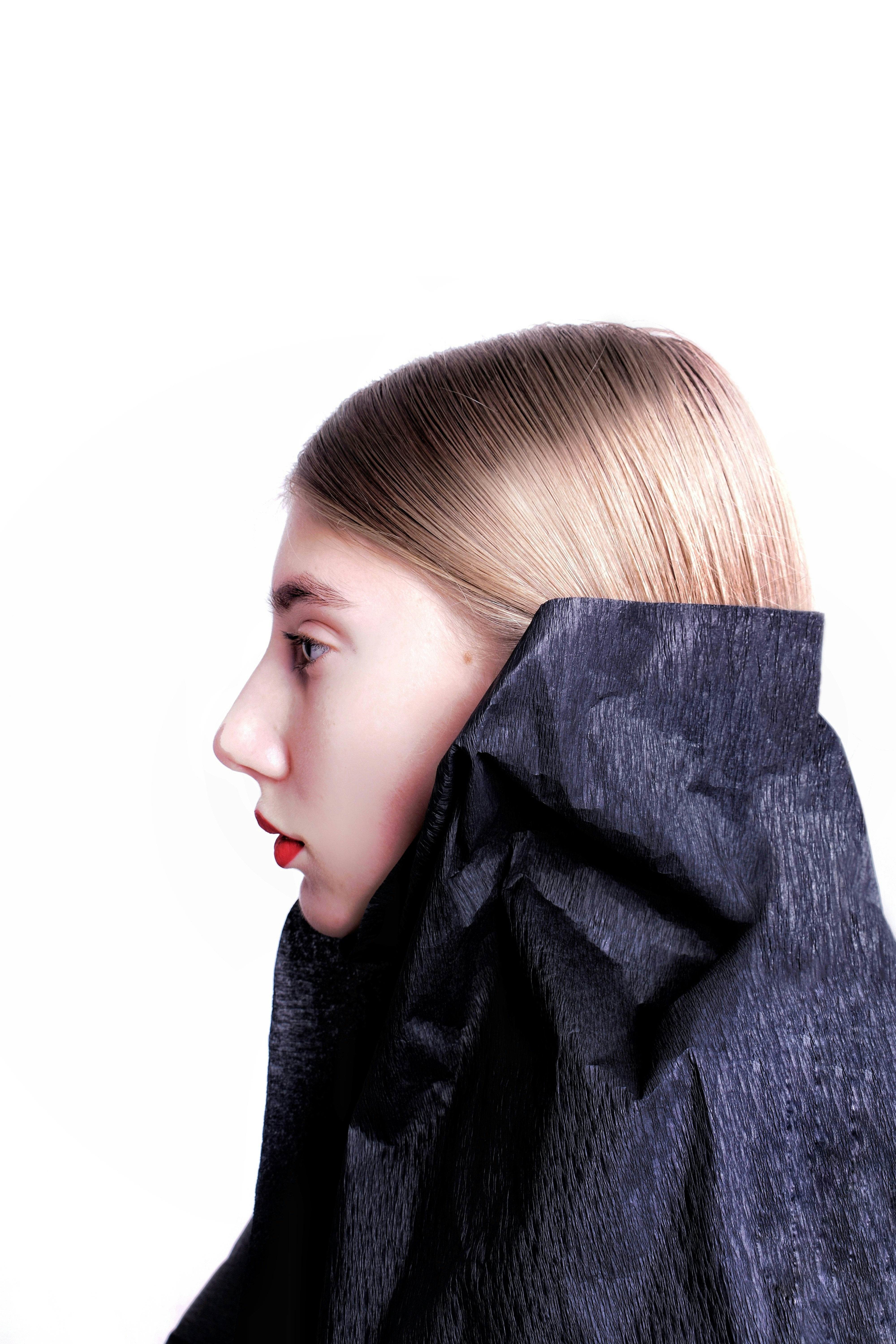 minimalist fashion texture layers, wallpaper, Tips for Balancing Heavy Fabrics and Light Layers: Style Guide 4