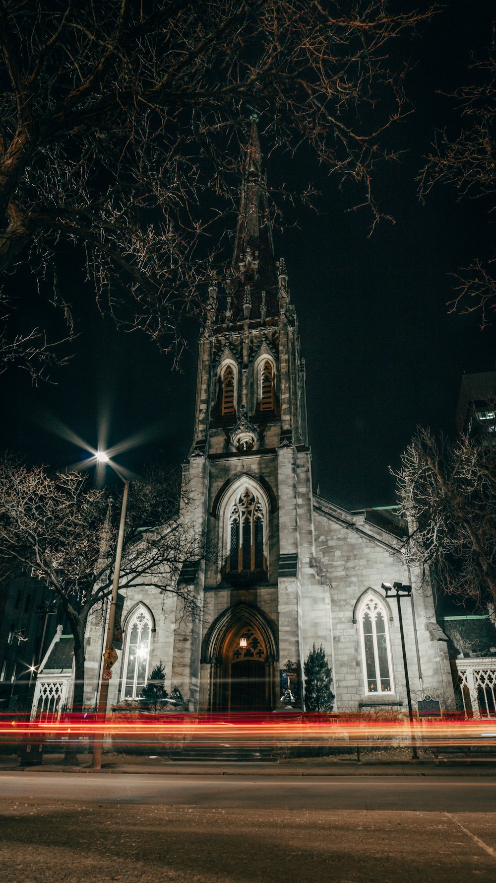 Igreja de concreto cinza