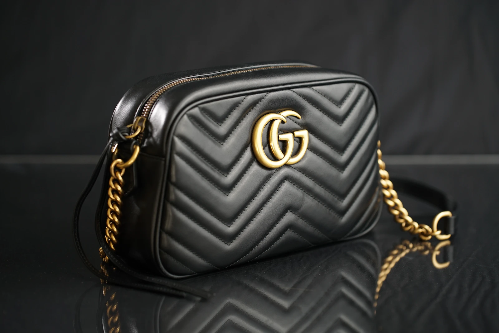 YIIBAG structured leather handbag in an editorial studio setting