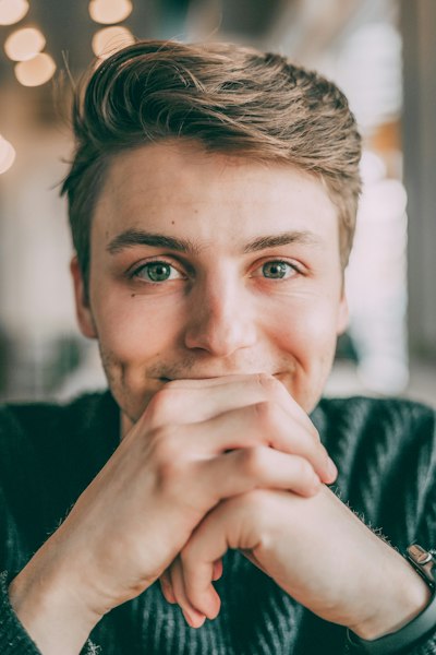 Free Bosnian dating site — man messaging on AimerWorld