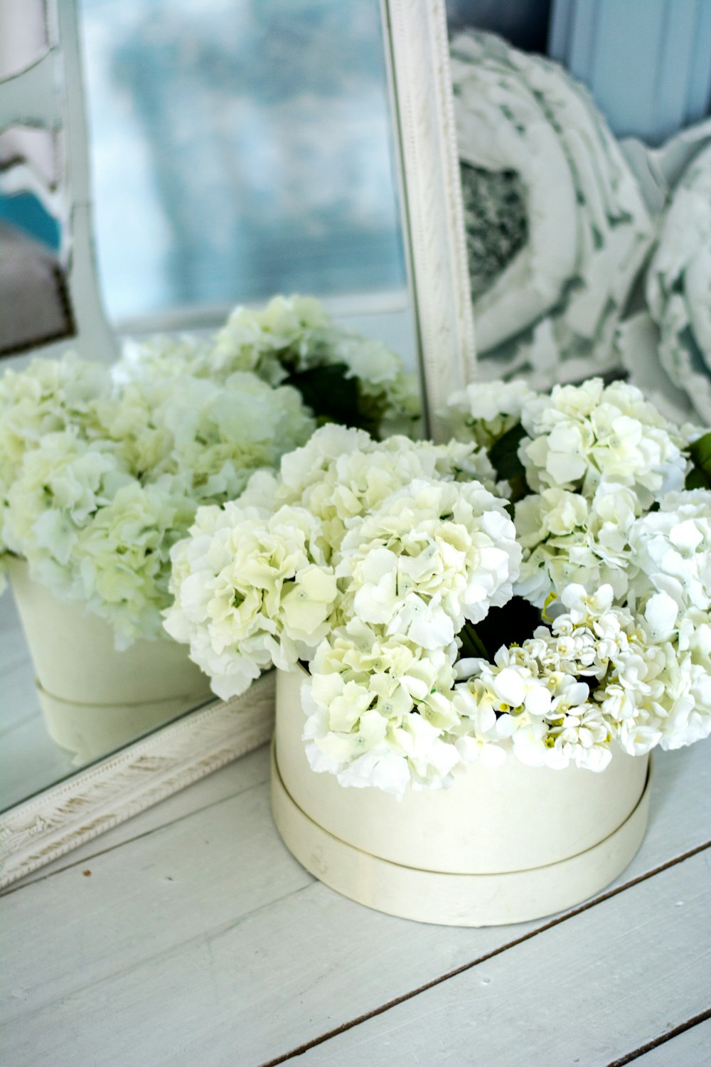 bouquet of white cluster flowers