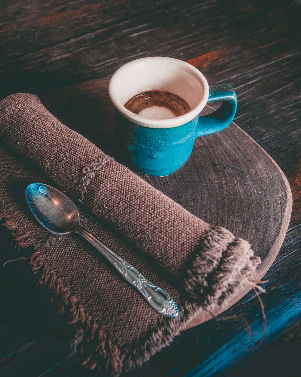 blue ceramic mug with latte