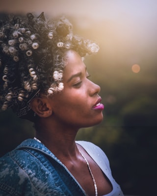 Вывеска магазина с подсветкой