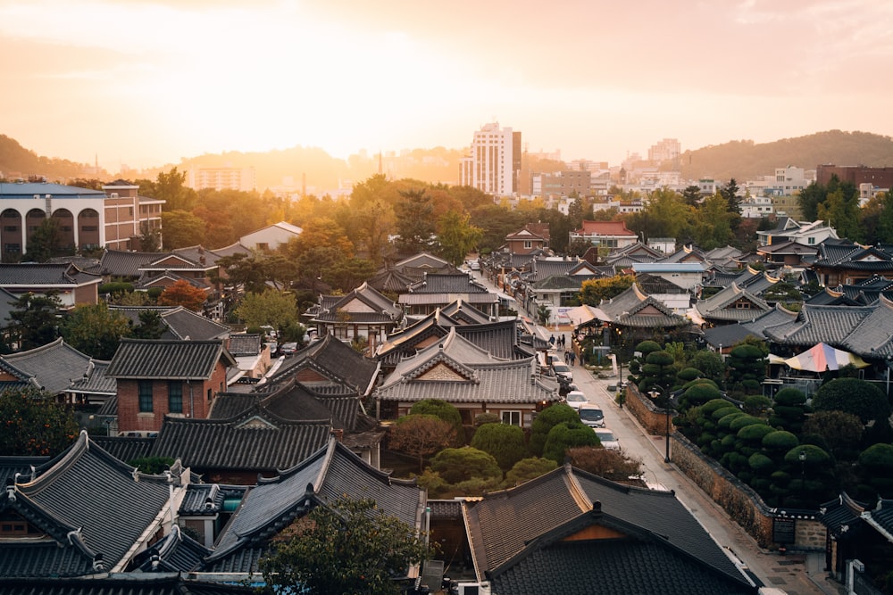 골든 아워 동안 주택의 조감도 사진