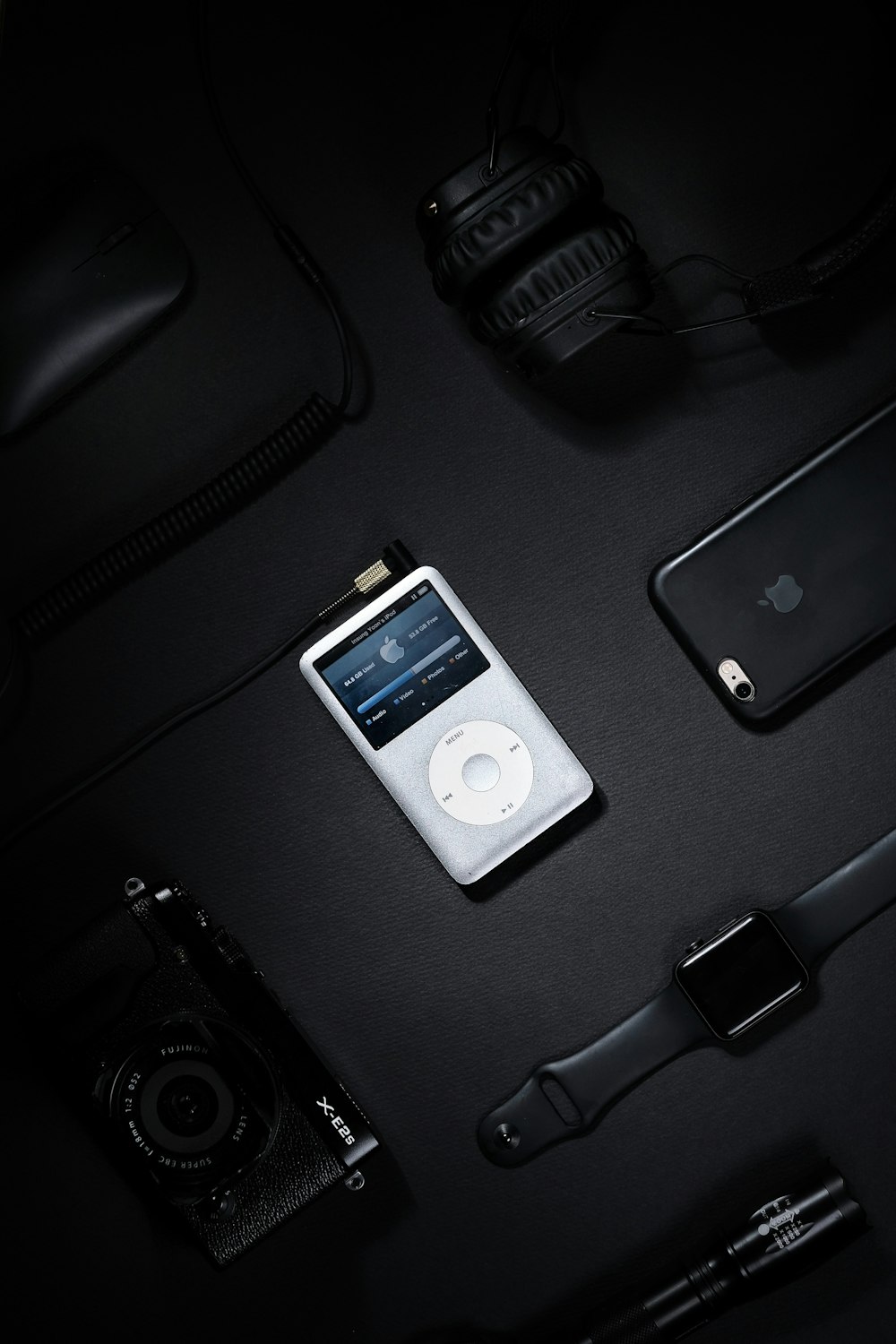 켜진 흰색 iPod Classic