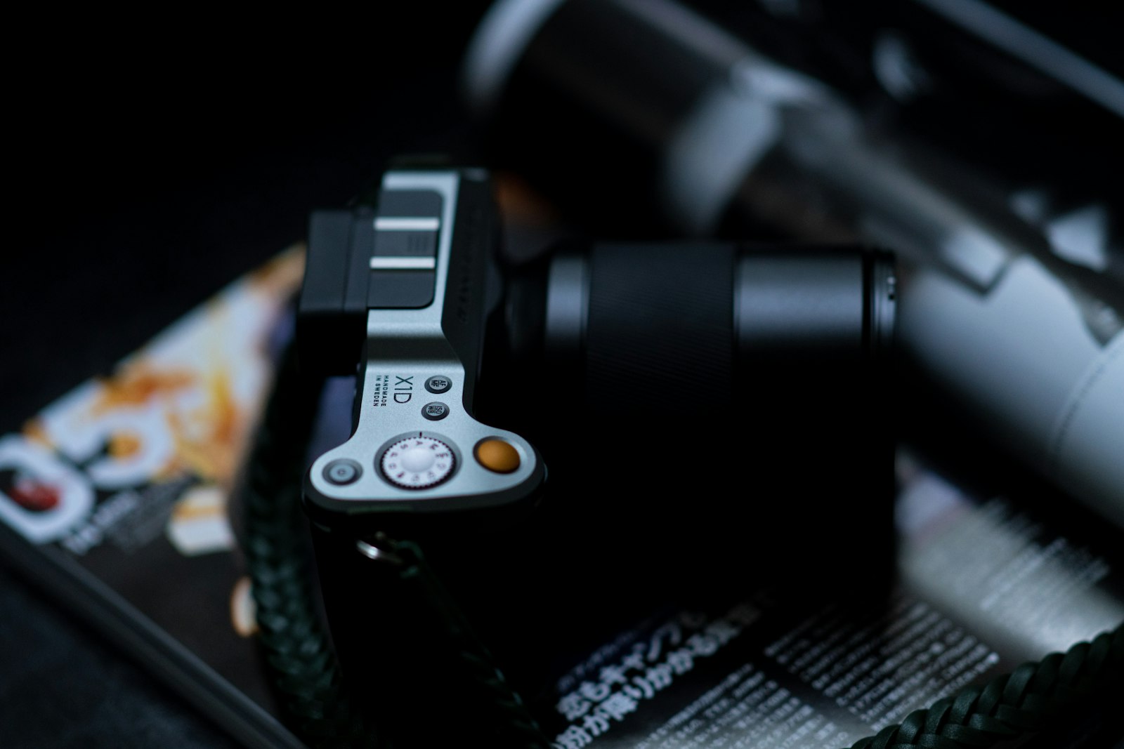 Sony Sonnar T* 135mm F1.8 ZA sample photo. Black camera photography