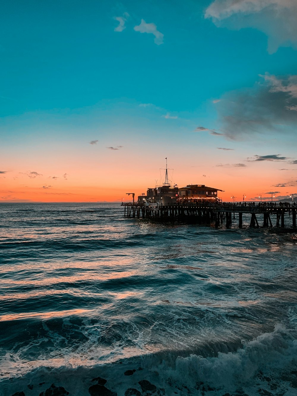 casa de praia com vista para o mar calmo