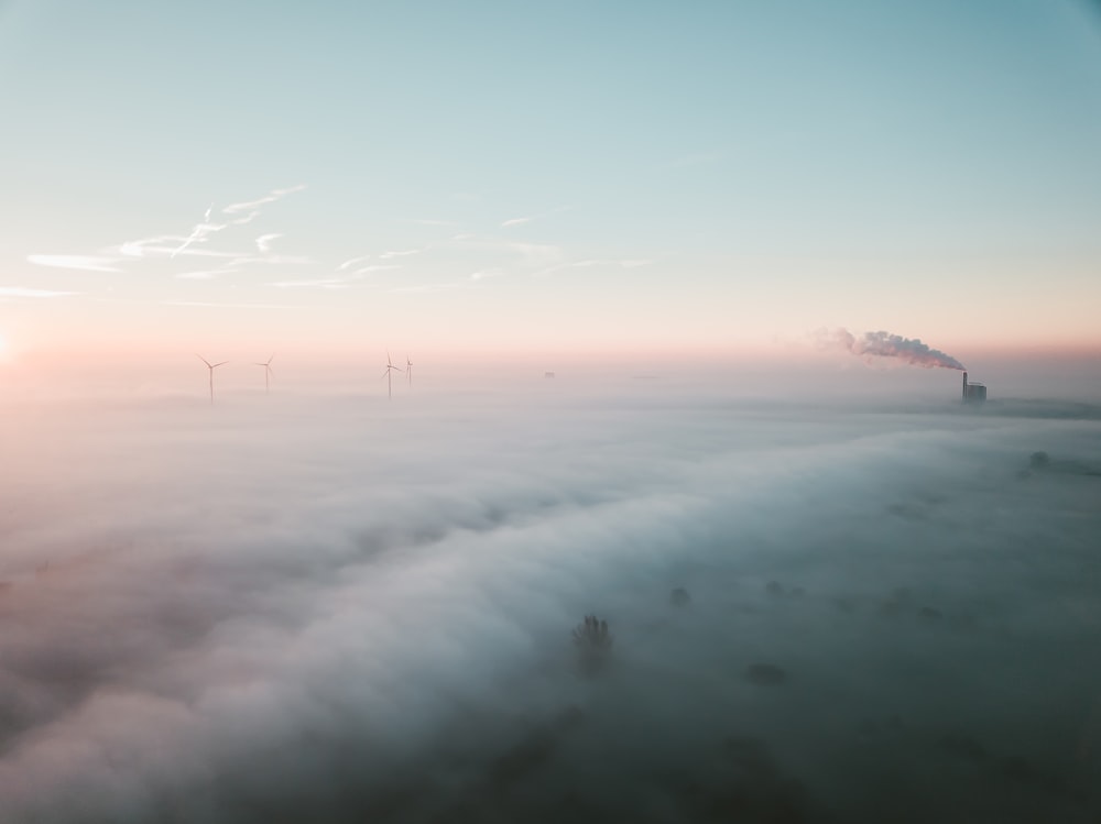 白い雲の航空写真