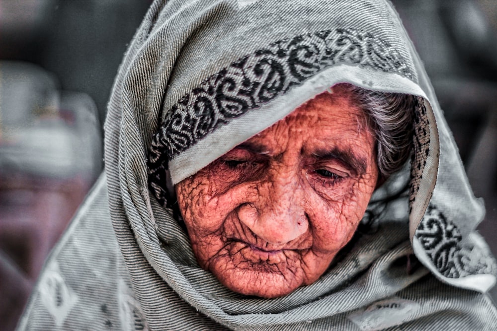 woman wearing gray and black scarf