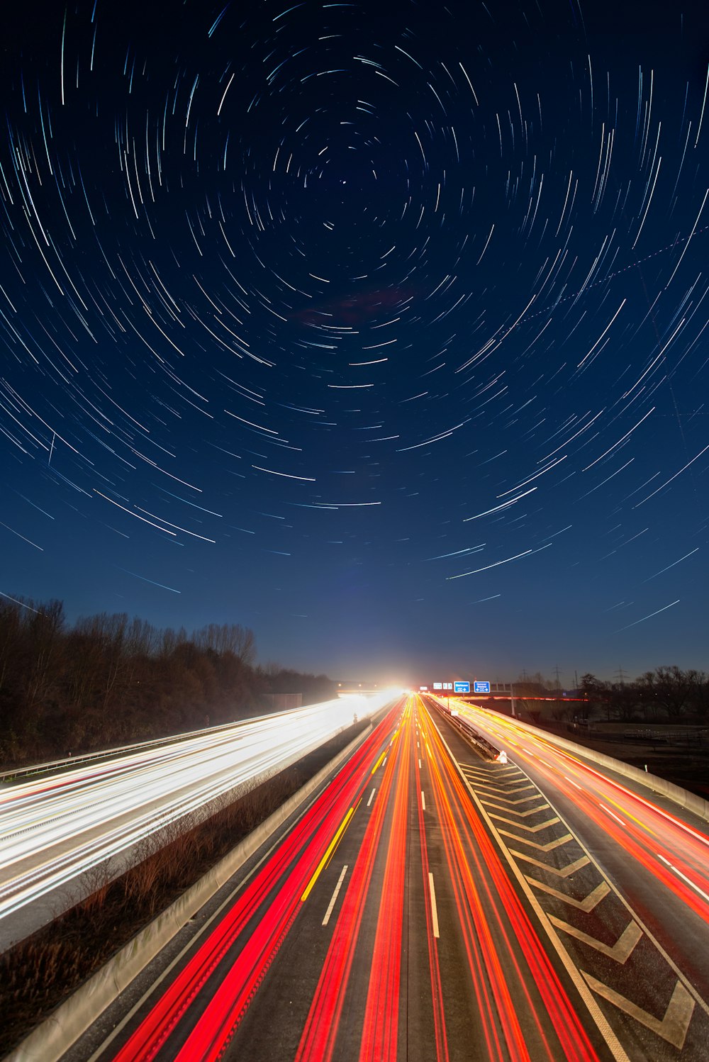 Zeitrafferfotografie von Autos auf der Straße