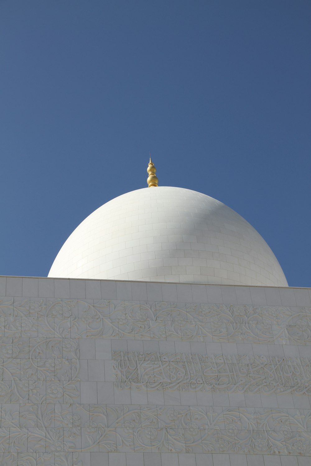 white concrete mosque during daytime