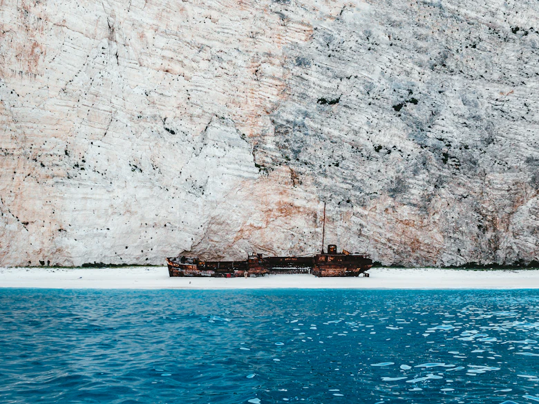 Witte kliffen en turquoise water bij Zakynthos
