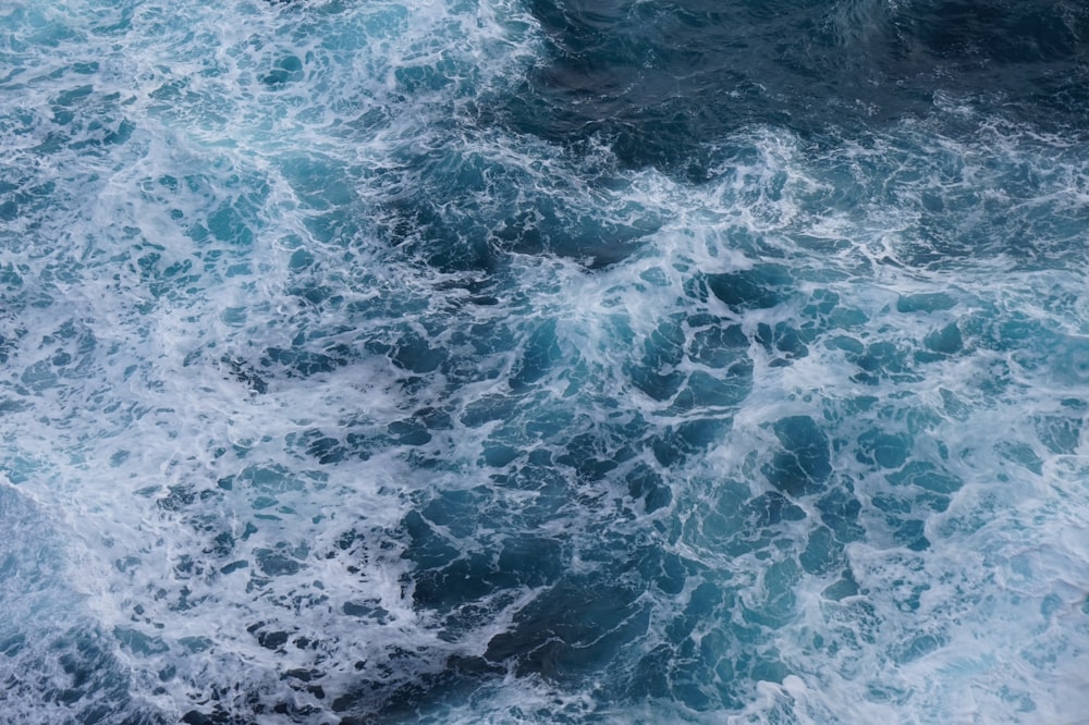 plan d’eau pendant la journée