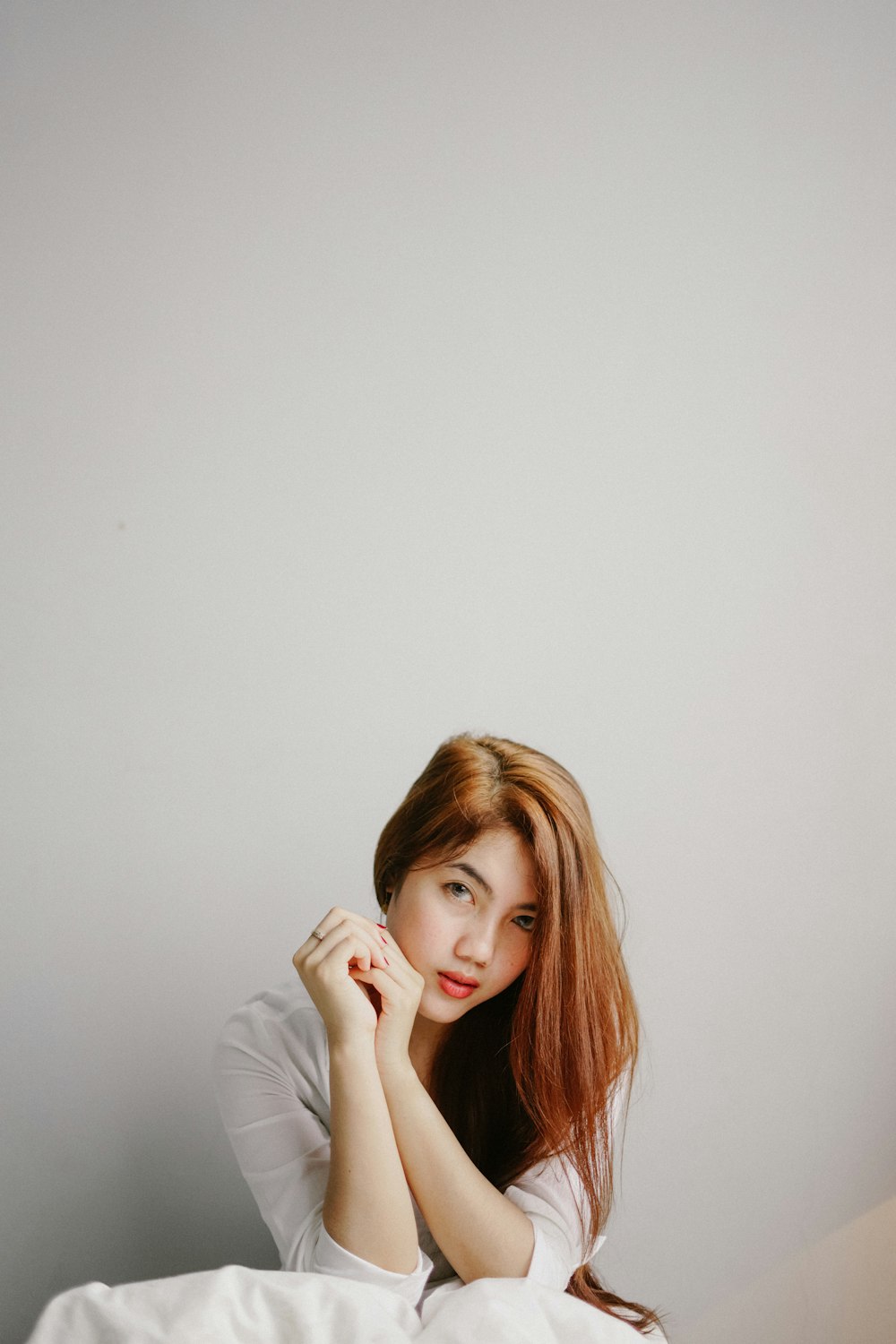 woman wearing white long-sleeved shirt