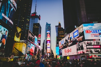 Las pantallas iluminadas de Times Square, la atracción más sobrevalorada de Nueva York