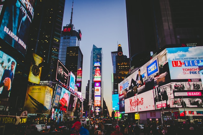Las pantallas iluminadas de Times Square, la atracción más sobrevalorada de Nueva York