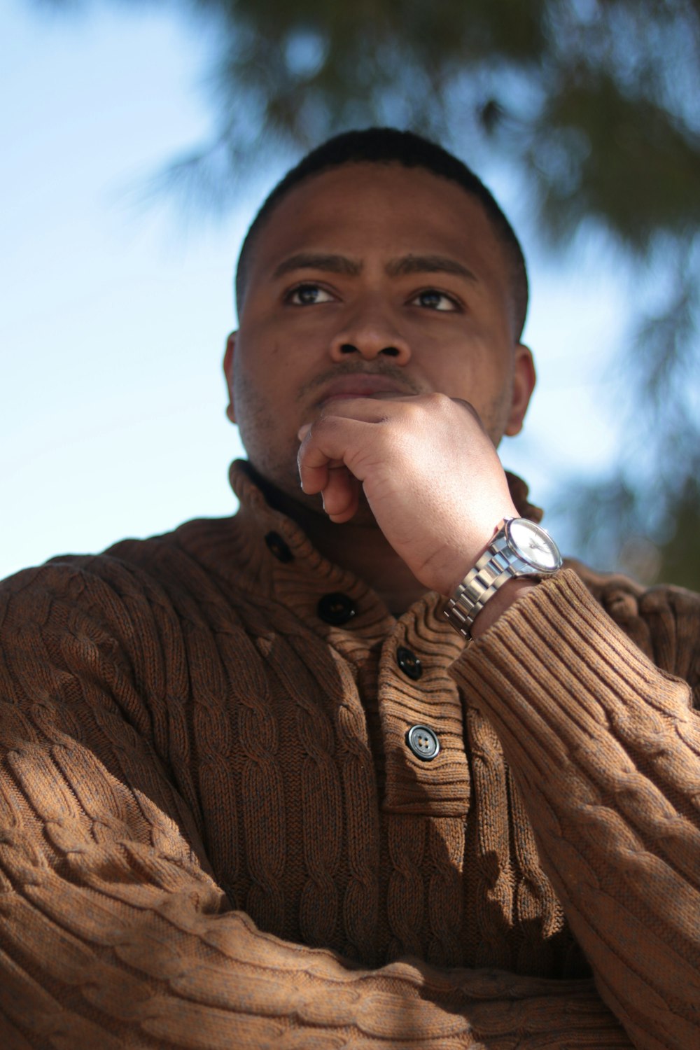 man in brown knitted long-sleeved shirt