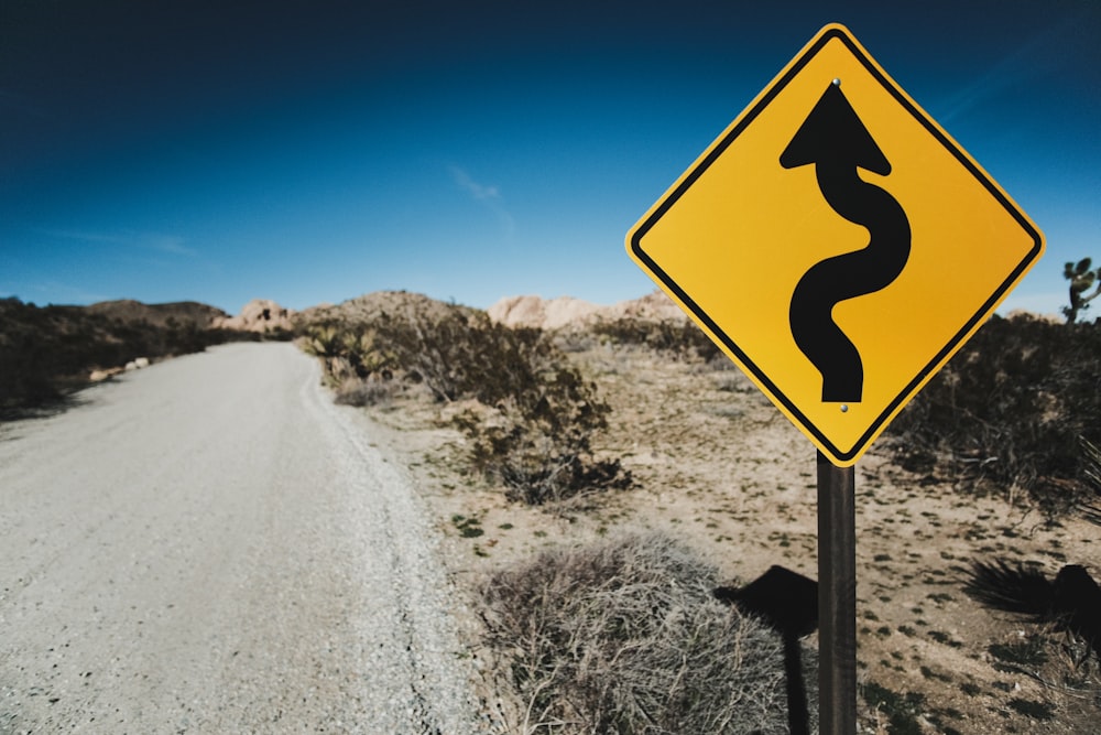 Panneau de signalisation jaune