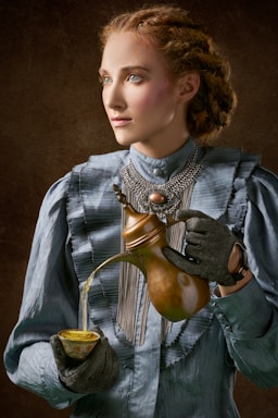 portrait photography,how to photograph woman holding turkich teapot