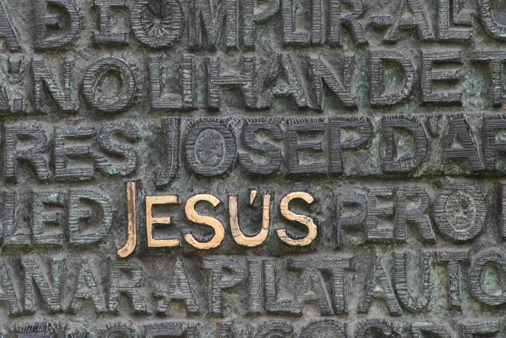 Jesus graviert Text