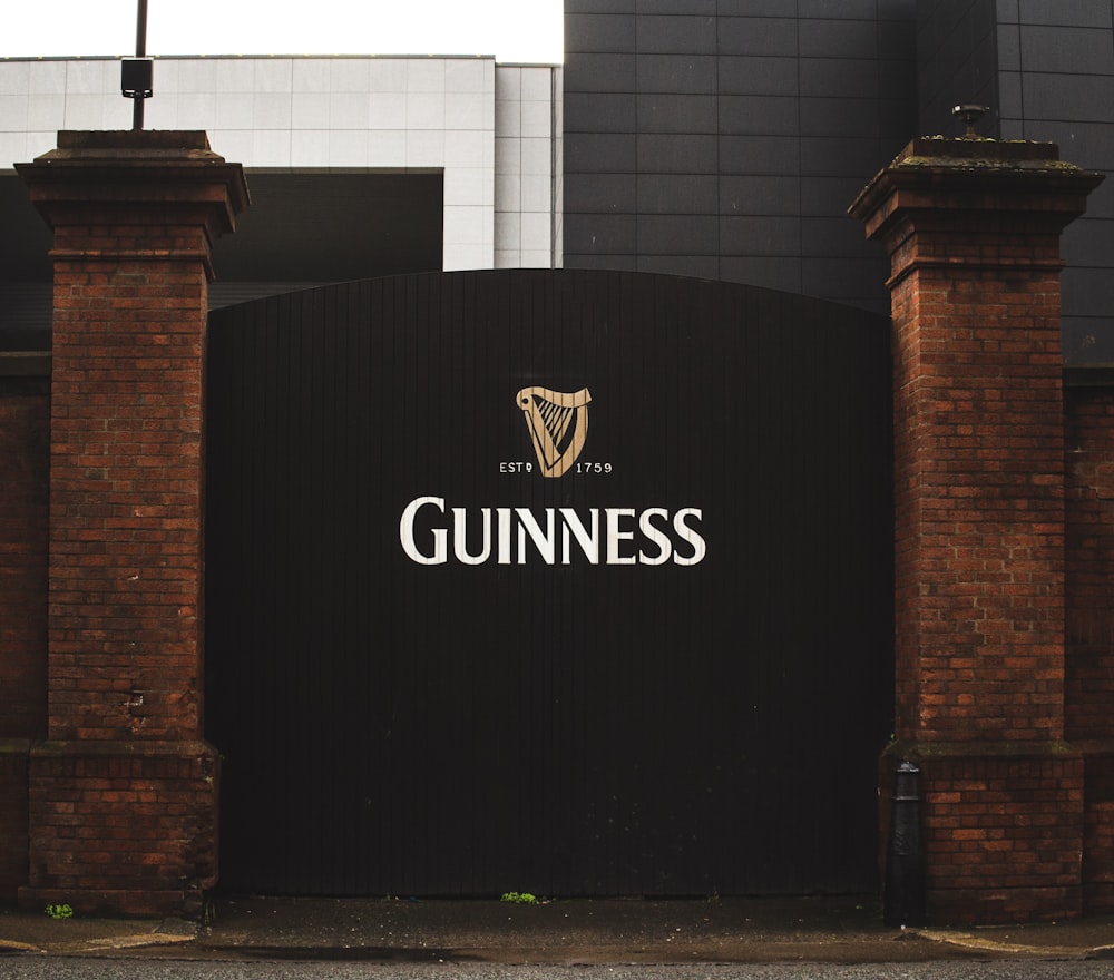 portão preto do Guinness