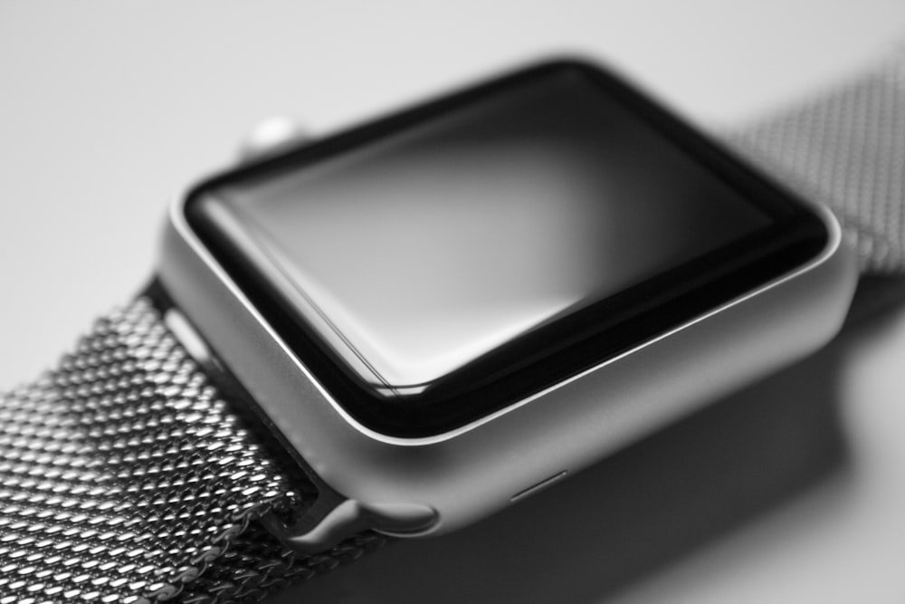 Apple Watch com capa prateada