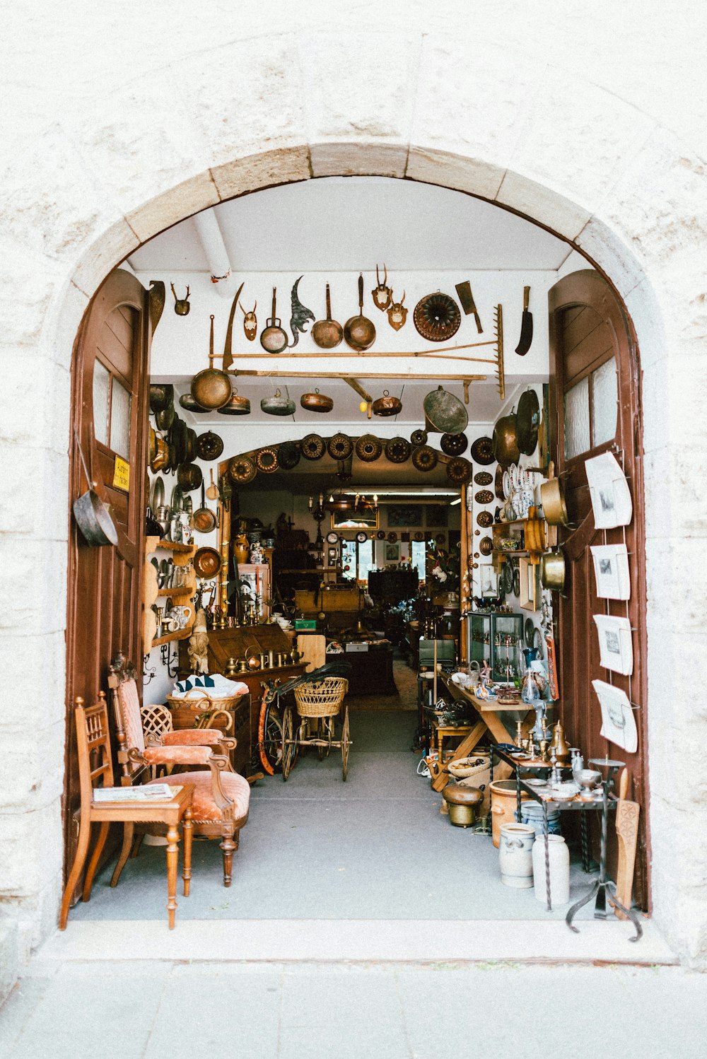 empty chairs and tables with kitchenware display