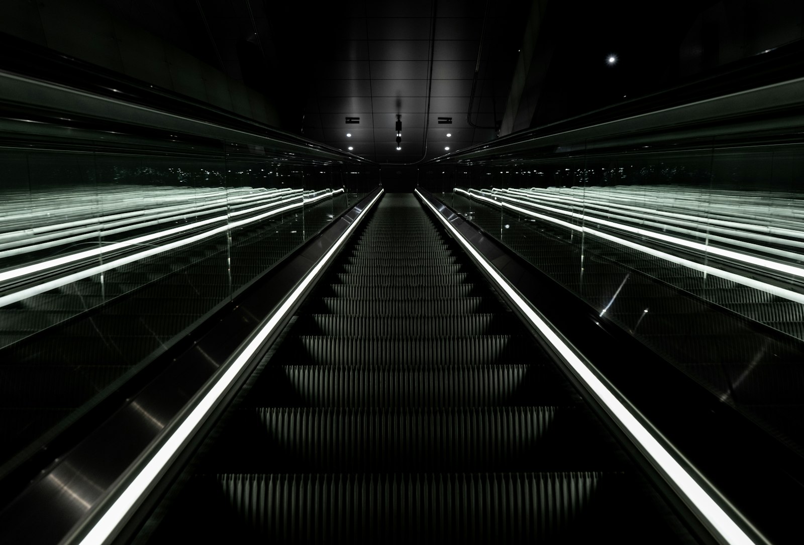 Sony a7R + Sony FE 28-70mm F3.5-5.6 OSS sample photo. Black escalator in close-up photography