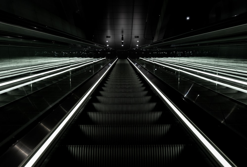 Escalator noir en gros plan