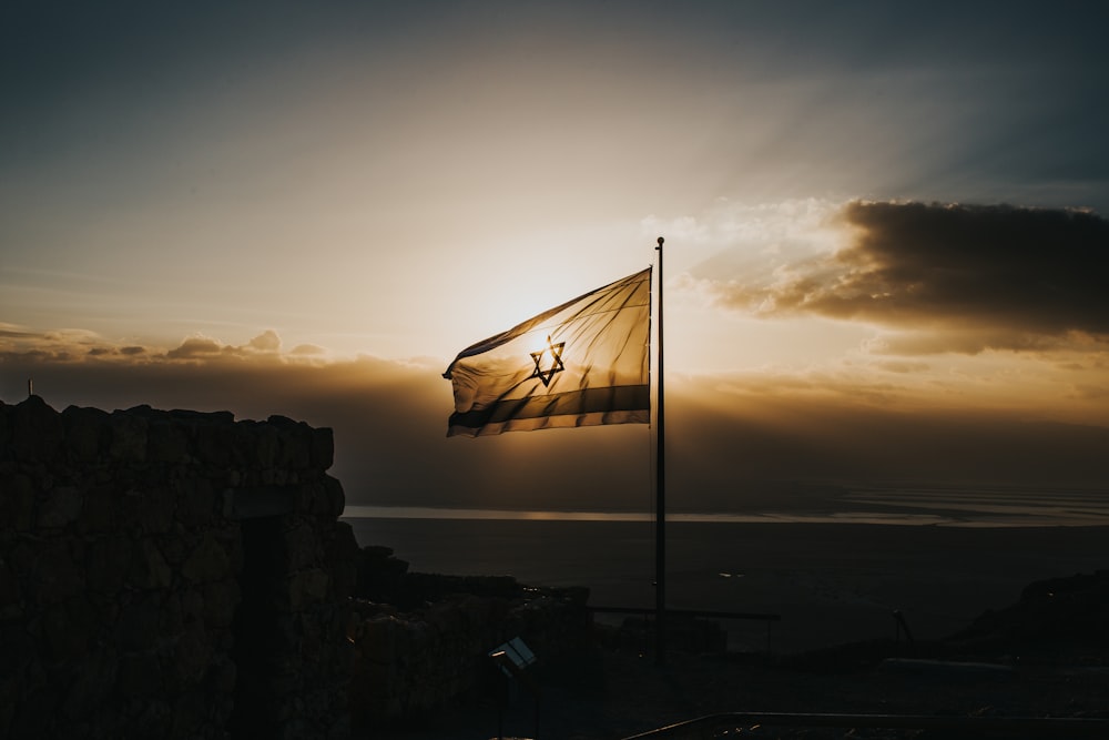 photographie de silhouette du drapeau national