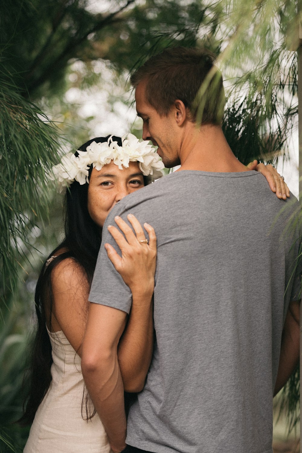 selective focus photography of woman embracing man