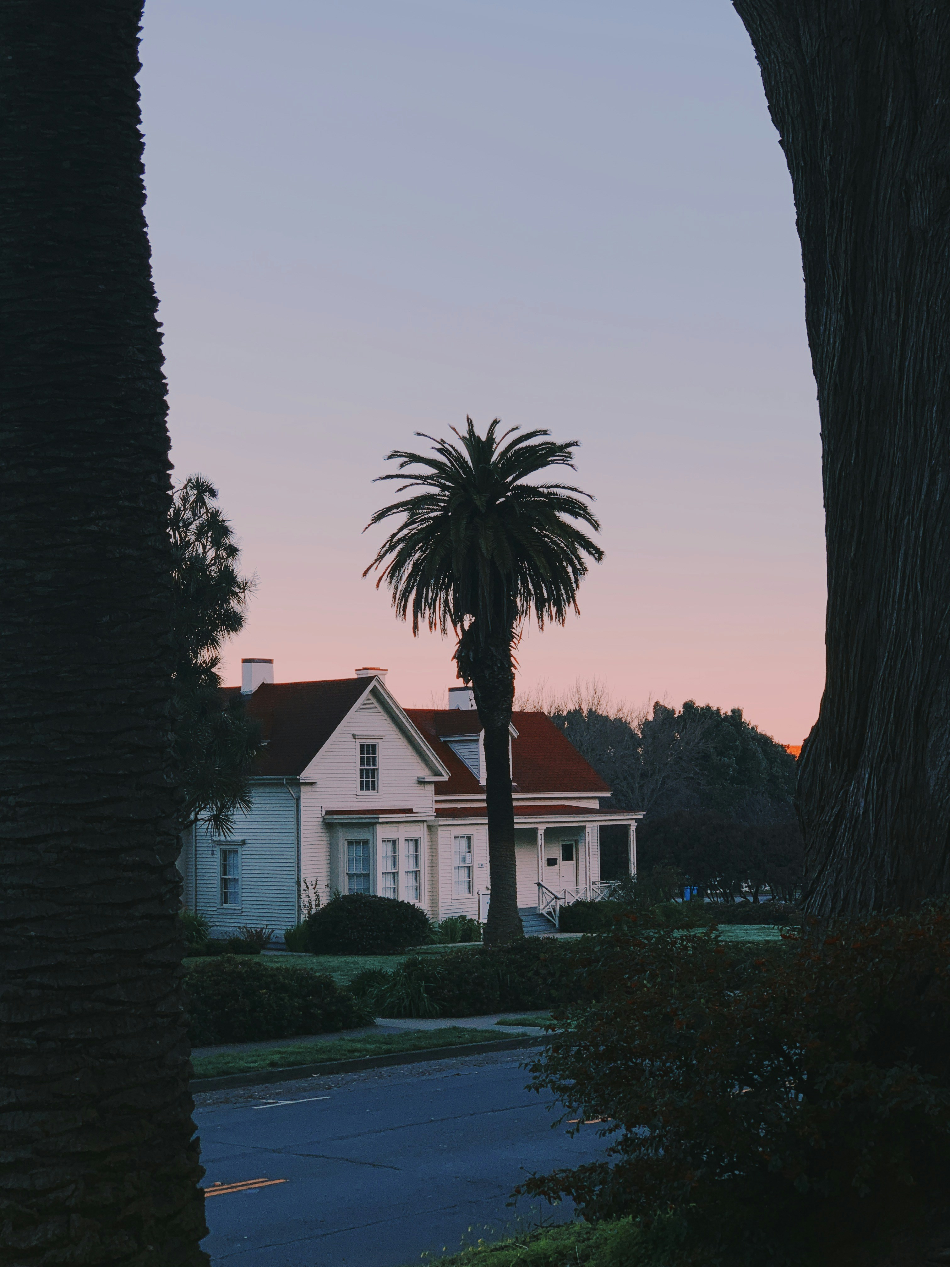 photo-1548346571-d1a650e87343?ixid=M3wxMjA3fDB8MXxzZWFyY2h8MTJ8fGphbWVzJTIwZGUlMjBsb25nJTIwbWlkJTIwY2VudHVyeSUyMGhvbWUlMjBjYWxpZm9ybmlhfGVufDB8fHx8MTc0NjEzNDQ1M3ww\u0026ixlib=rb-4.0.3