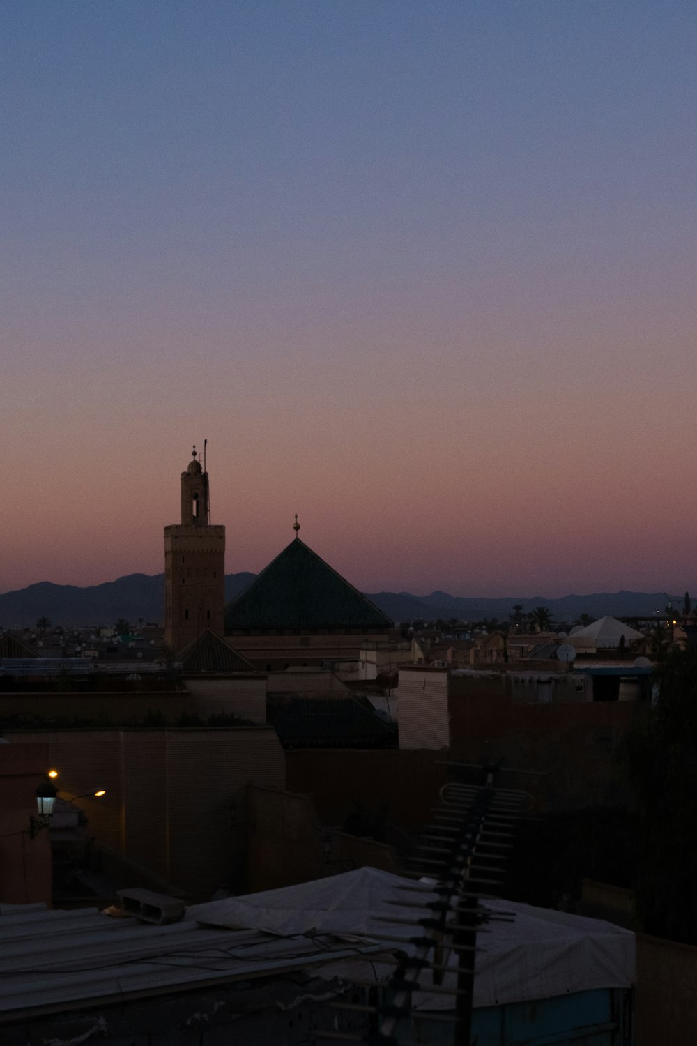 Cappella in cemento sulla città