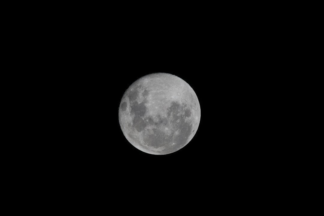 round moon at night