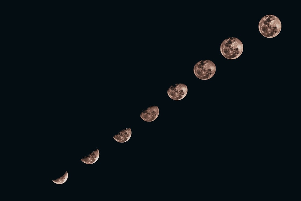 8つの満月の眺め