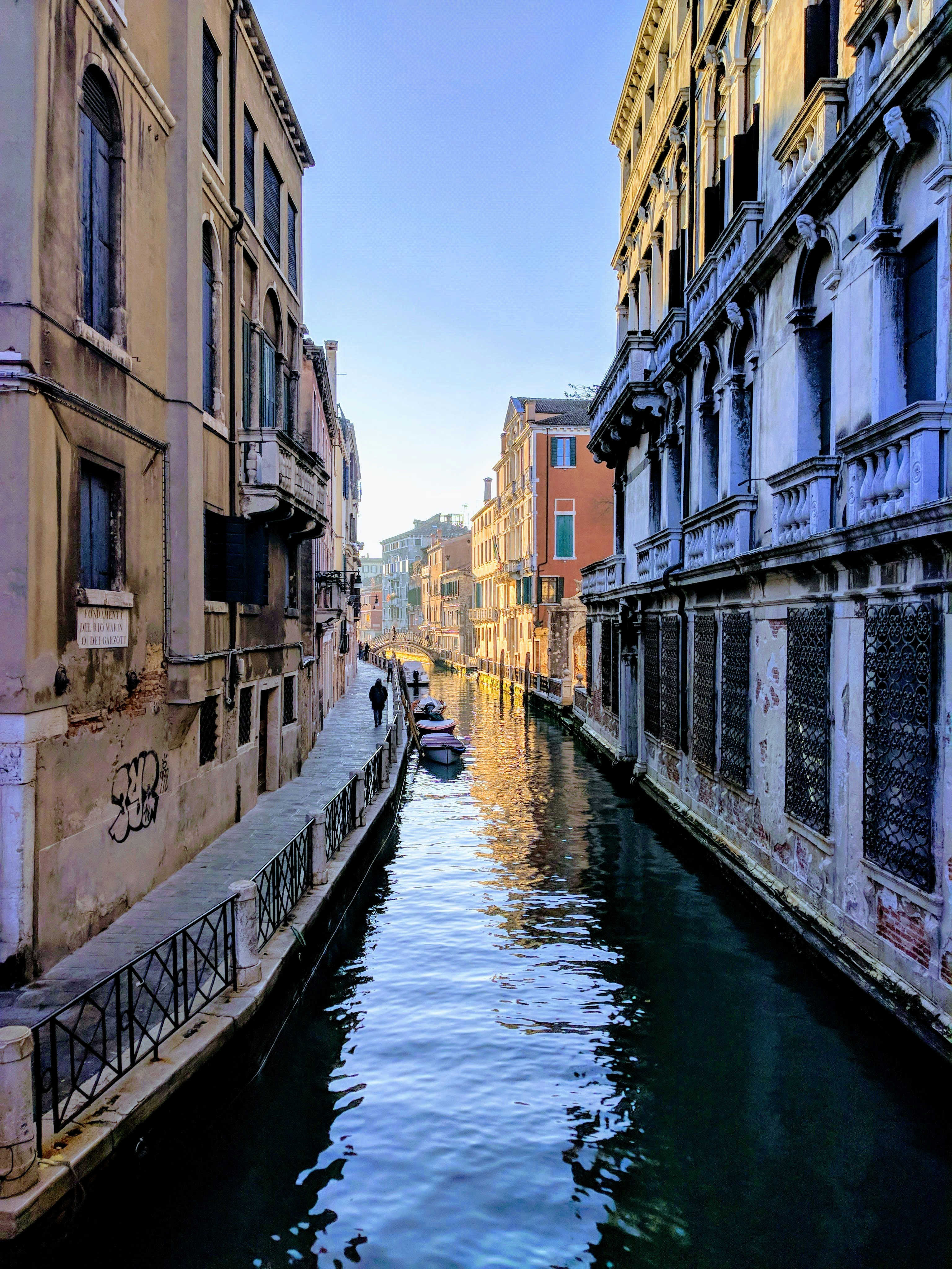 昼間のベネチア大運河の写真 Unsplashで見つけるヴェネツィアの無料写真