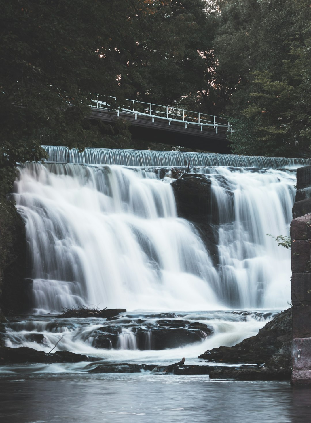 time-lapse photograph of waterfalls