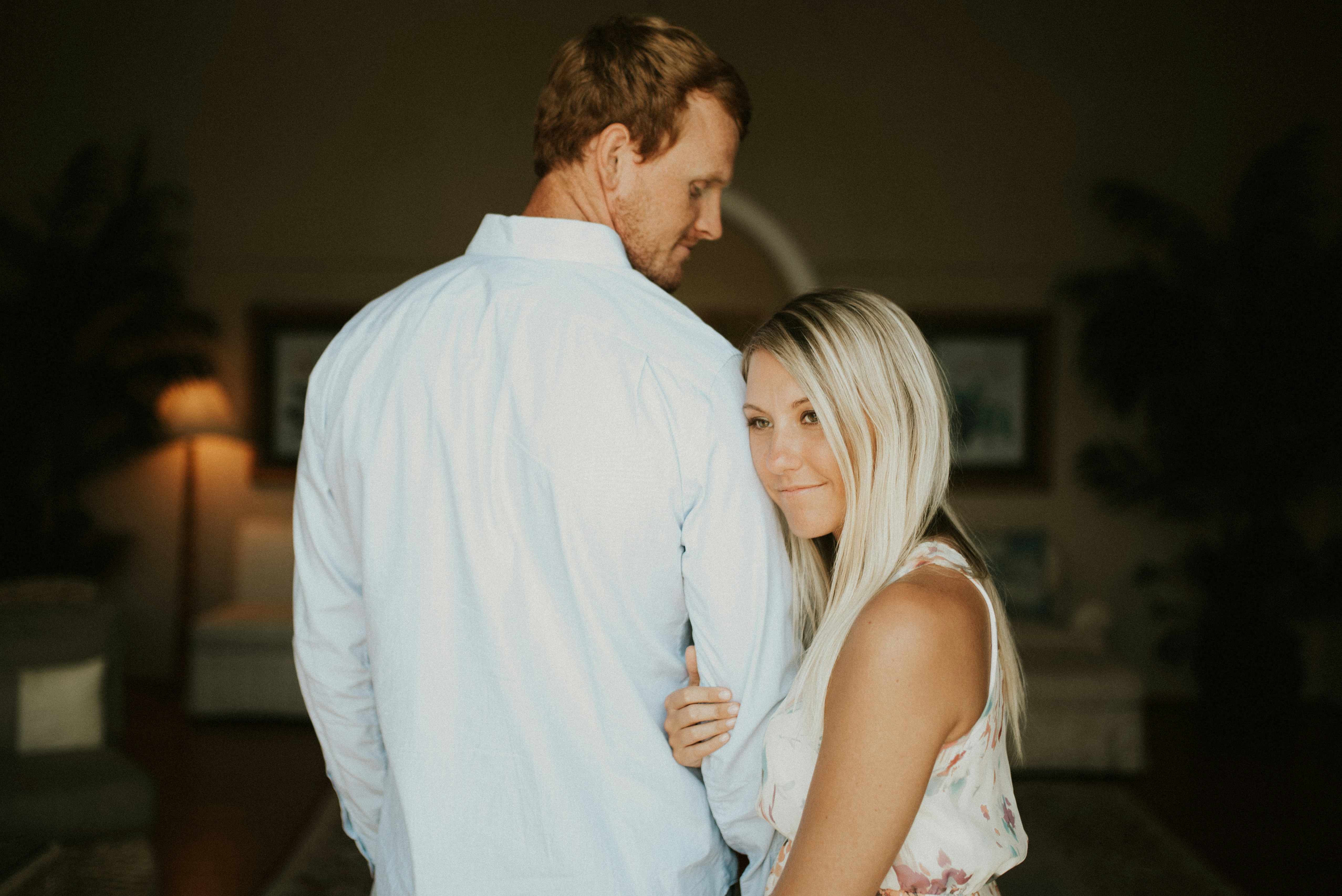 Paar im Raum auf Fokusfotografie