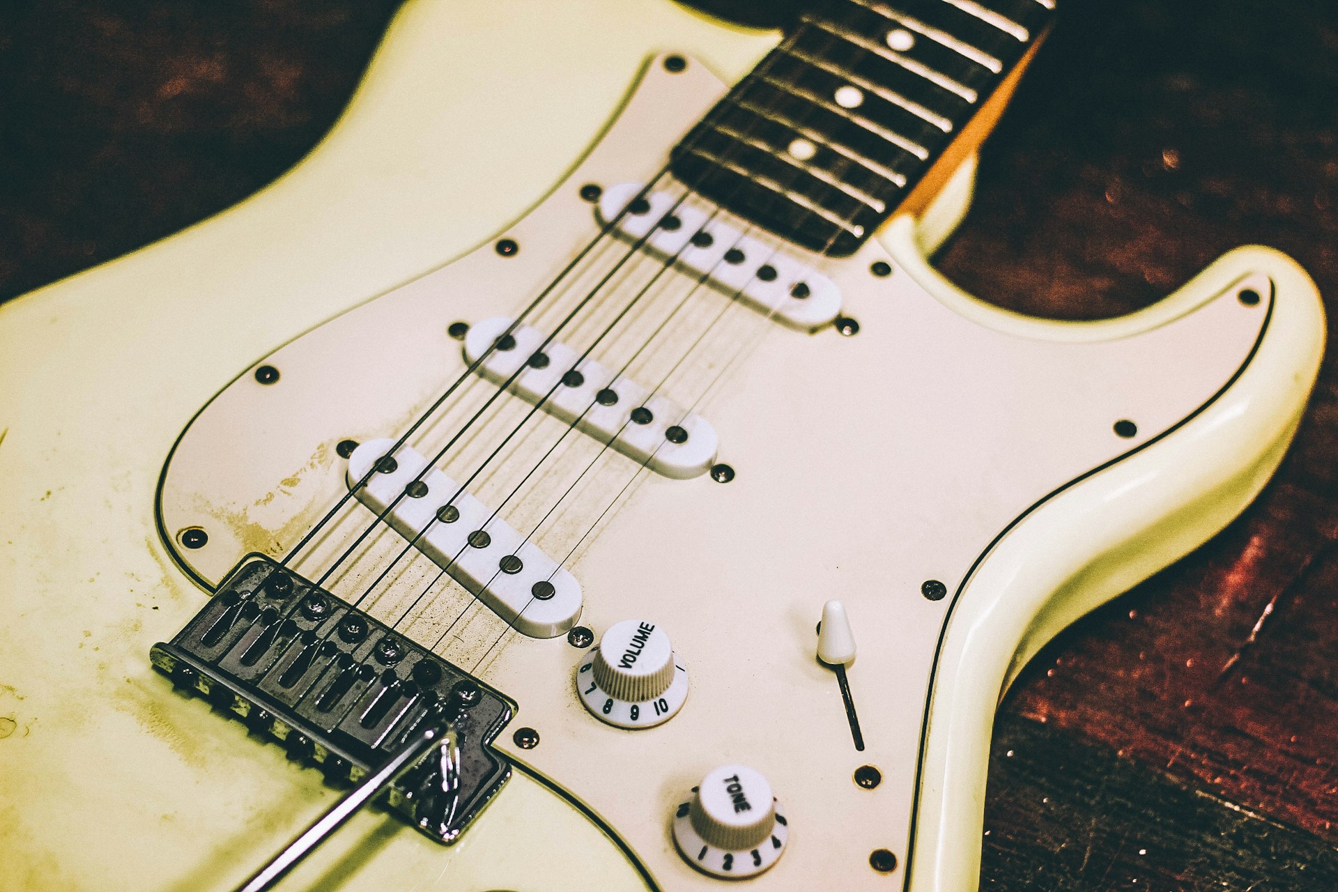 yellow and black electric guitar