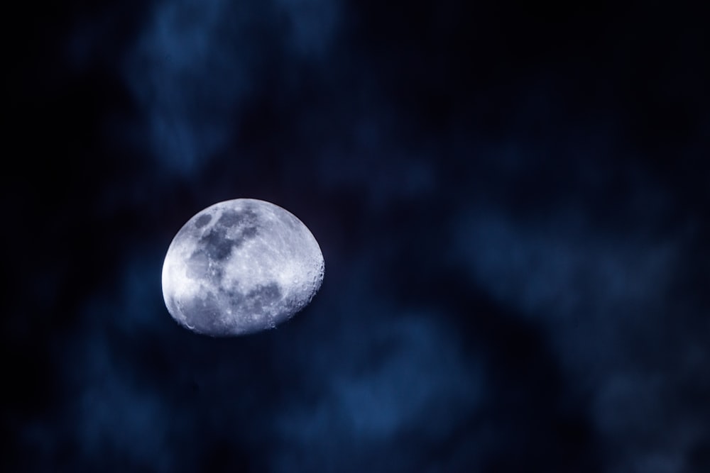 luna coperta dal cielo