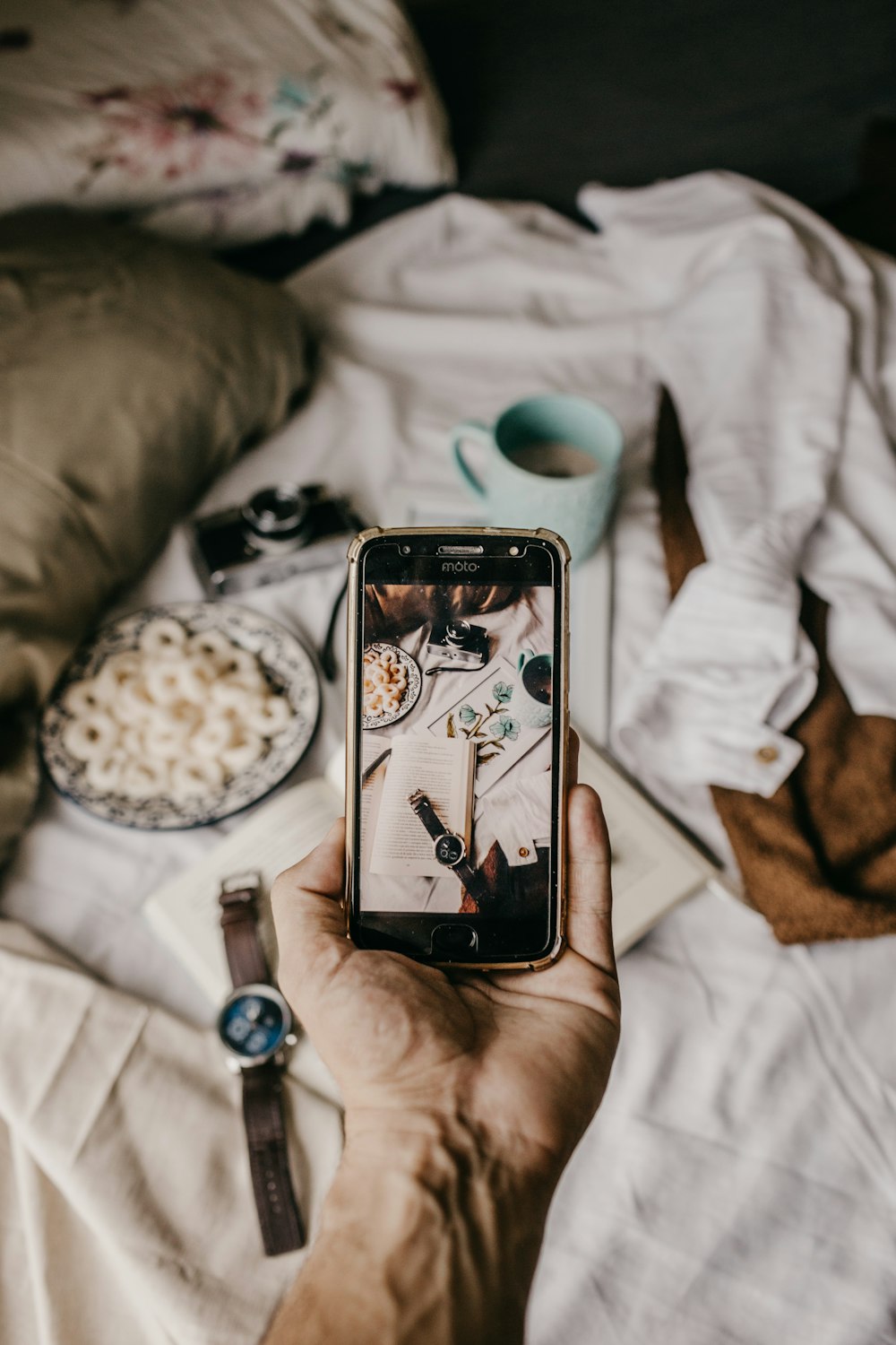 Scattare foto della colazione a letto usando l'iPhone