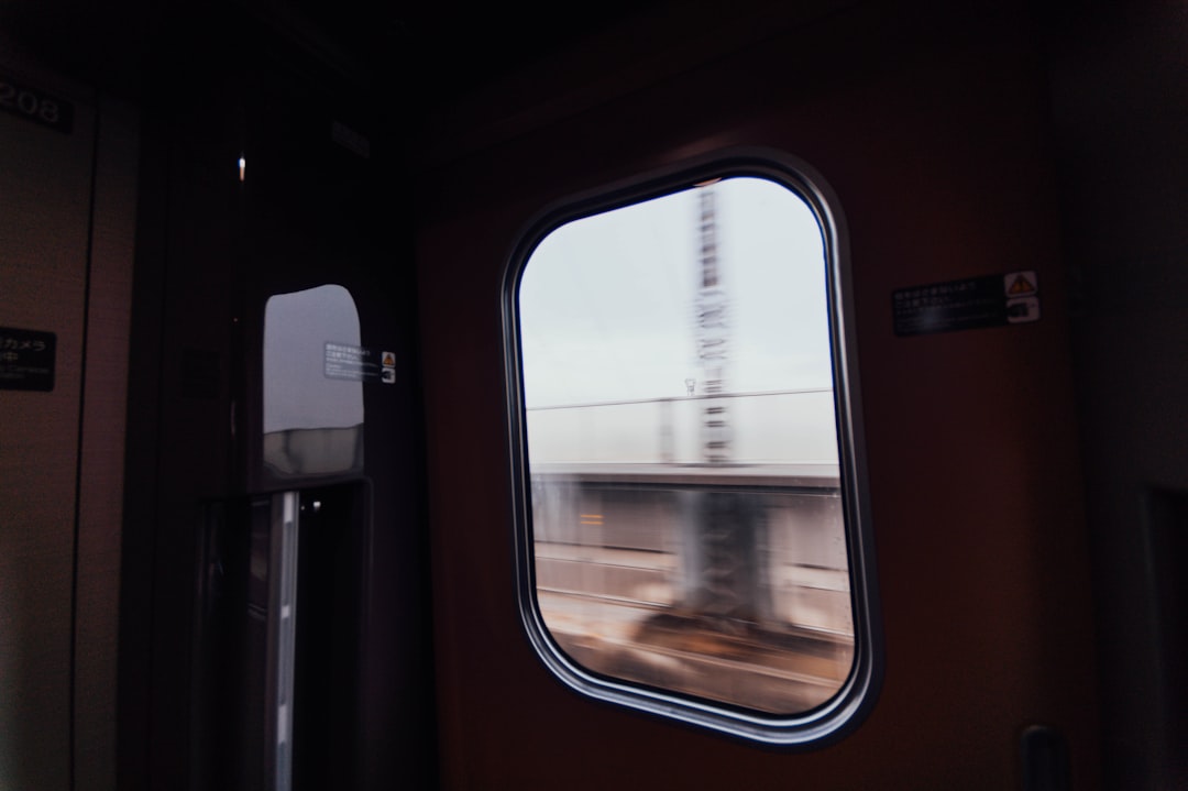 brown framed glass vehicle window,