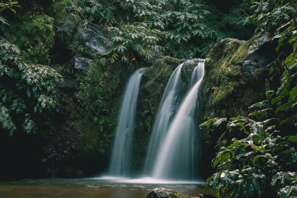 timelapse photography of waterfalls during daytime
