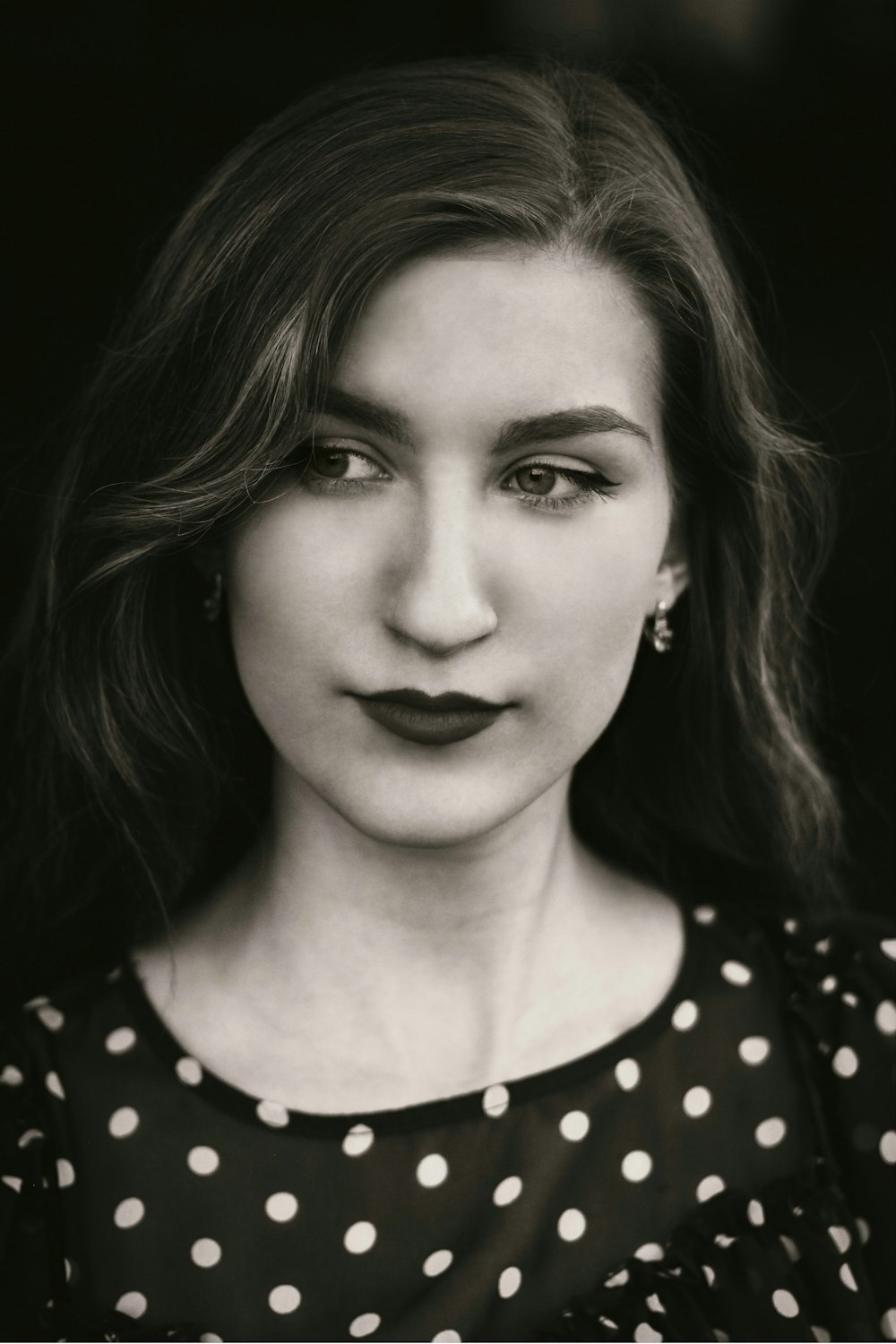 woman in black and white polka-dot top