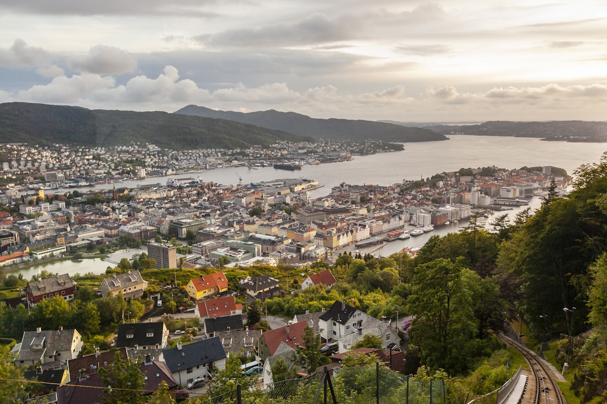 Bergen July — Bryggen UNESCO wooden wharf in bright summer light
