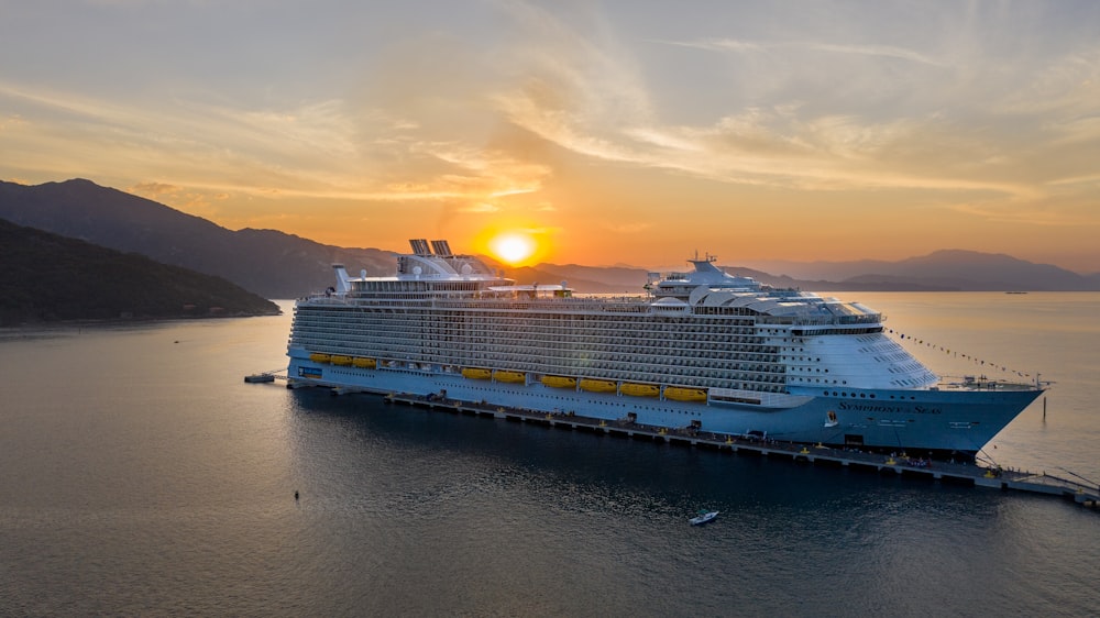 white cruise ship beside mountain