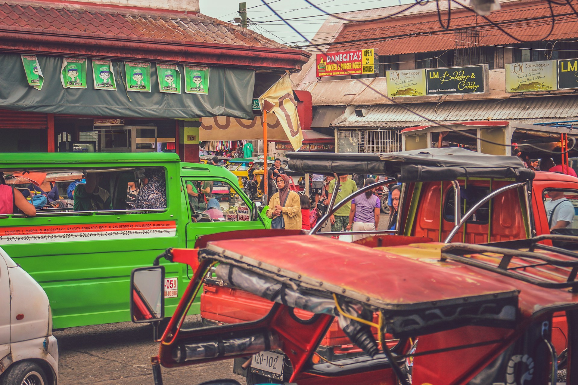 gray computer monitor