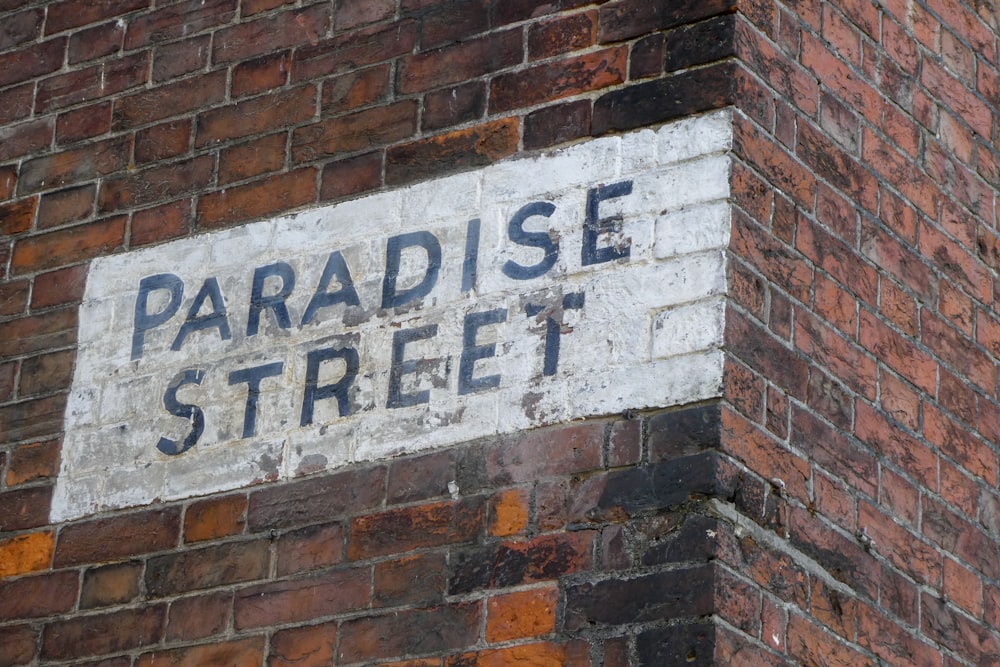 Straßenschild Paradise Street