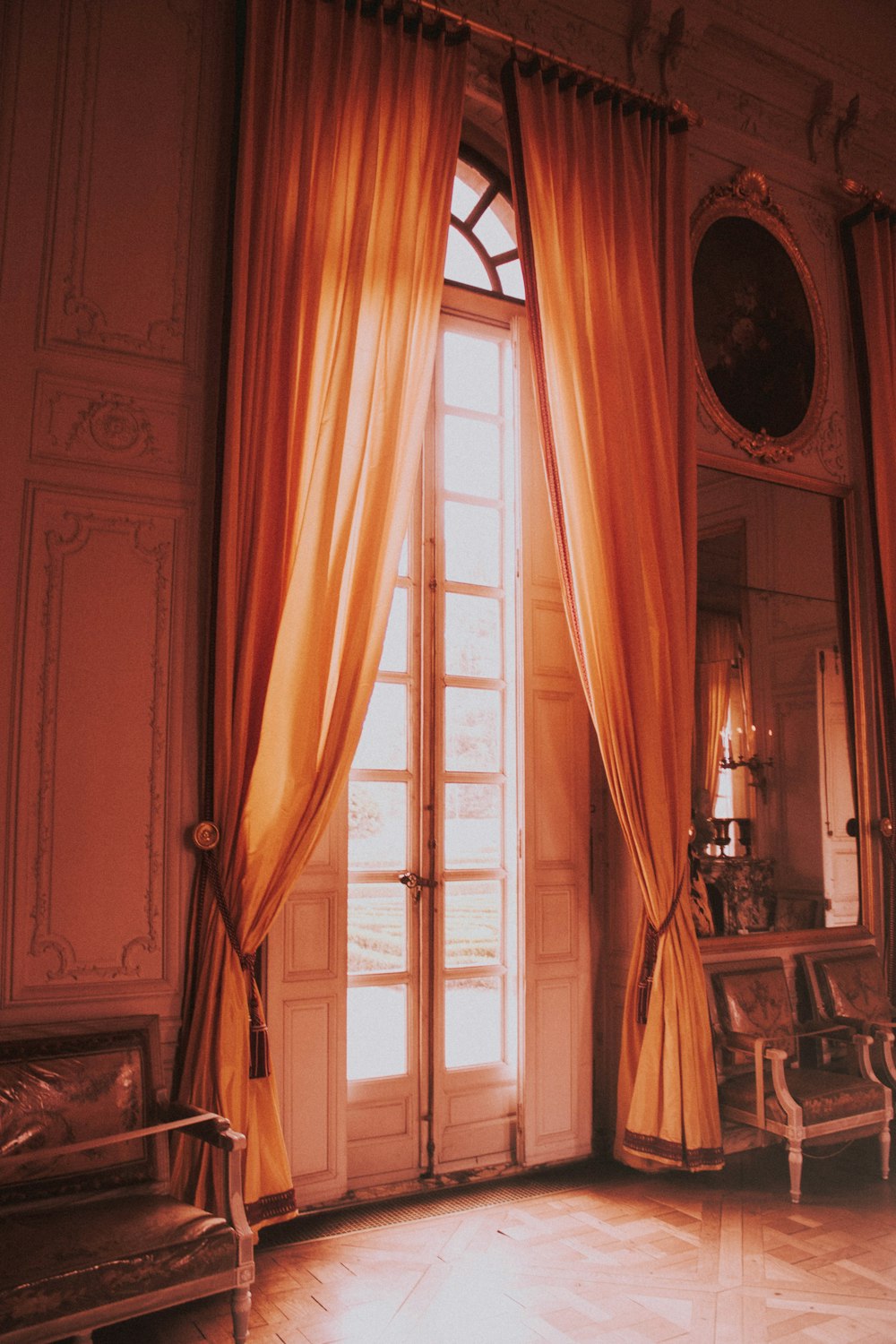 White House With Yellow Curtains Photo Free Room Image On Unsplash