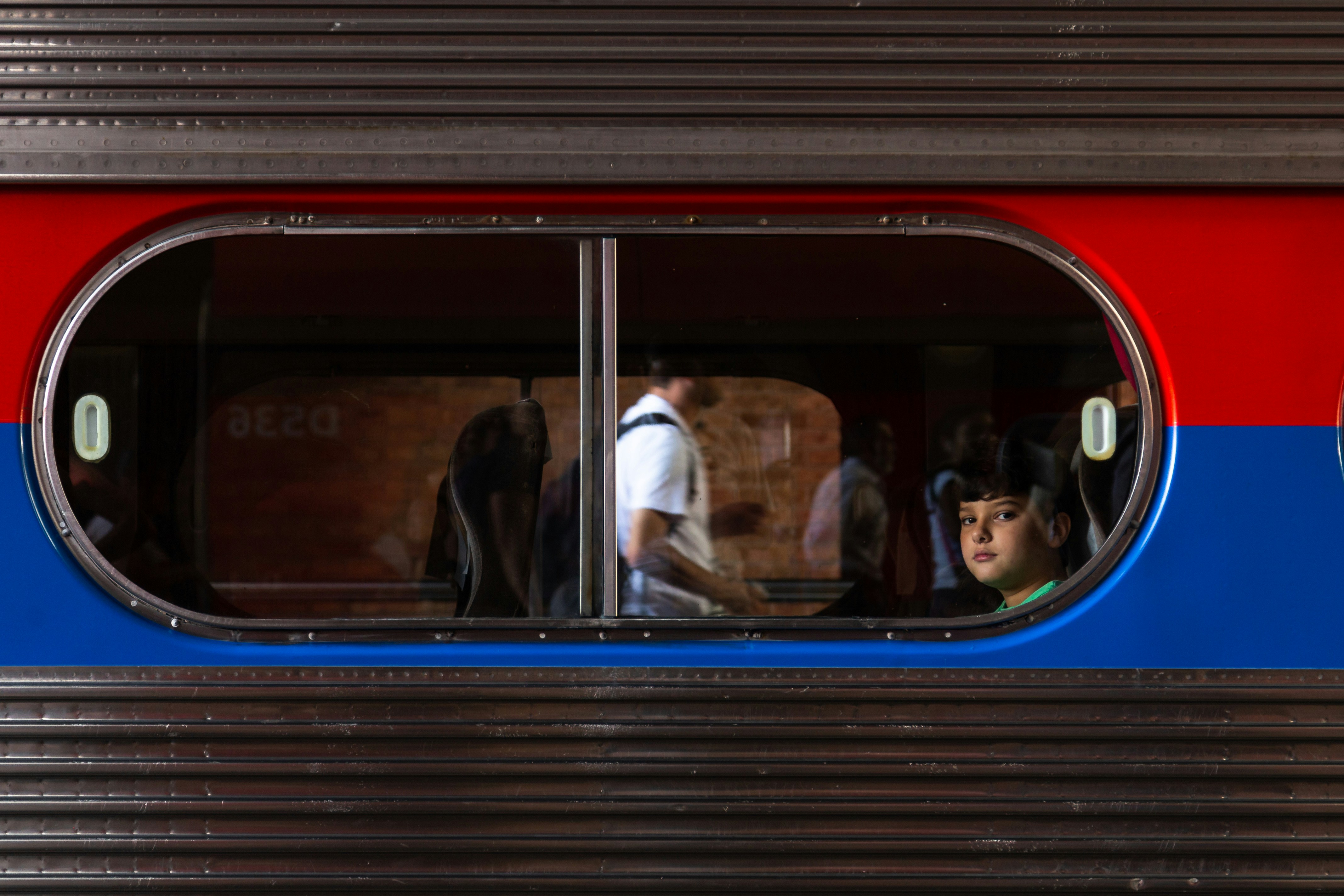 車内に座っている幼児